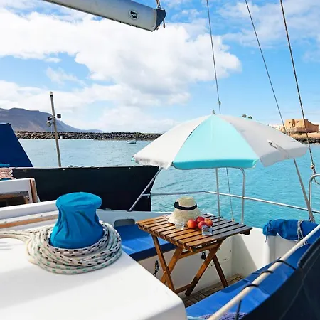 Botel Babieca Caleta de Sebo